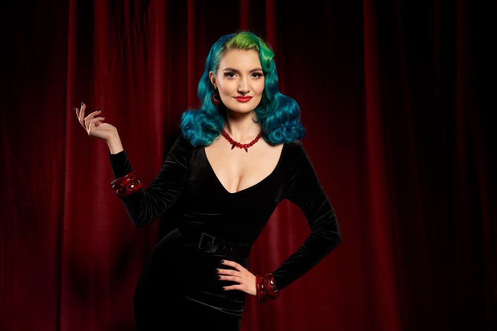 Narrow Vamp Carved Bangle