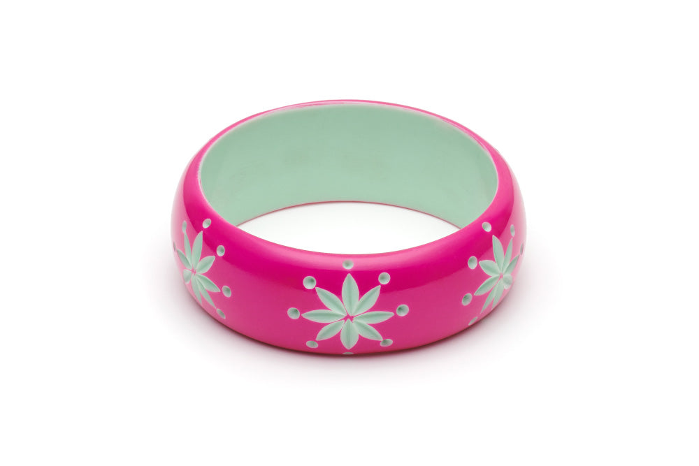 Splendette Wide Flamingo Carved Duchess Bangle