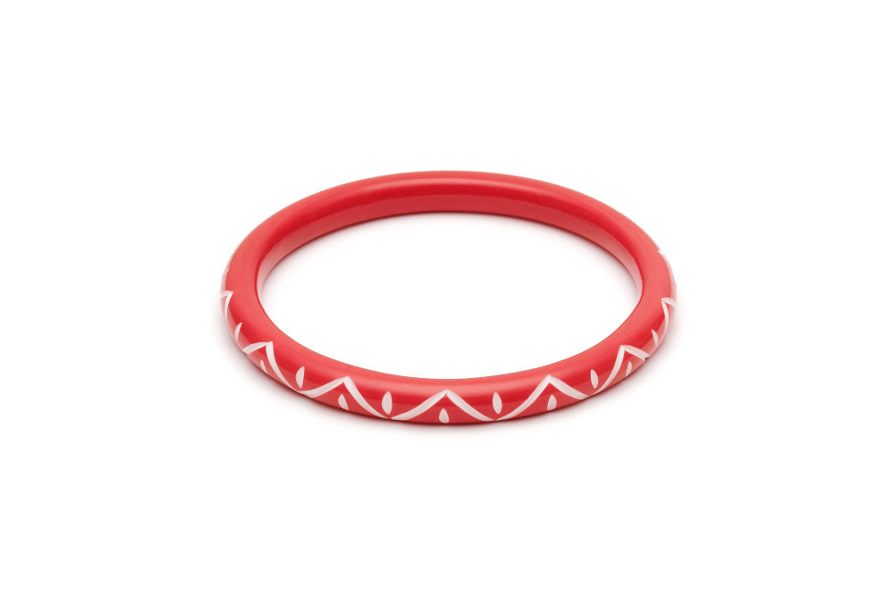 Narrow Lover Carved Duchess Bangle