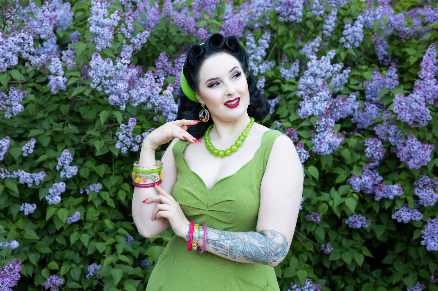 Splendette vintage inspired 1950s retro tropical style Pineapple fakelite jewellery worn by pin up model