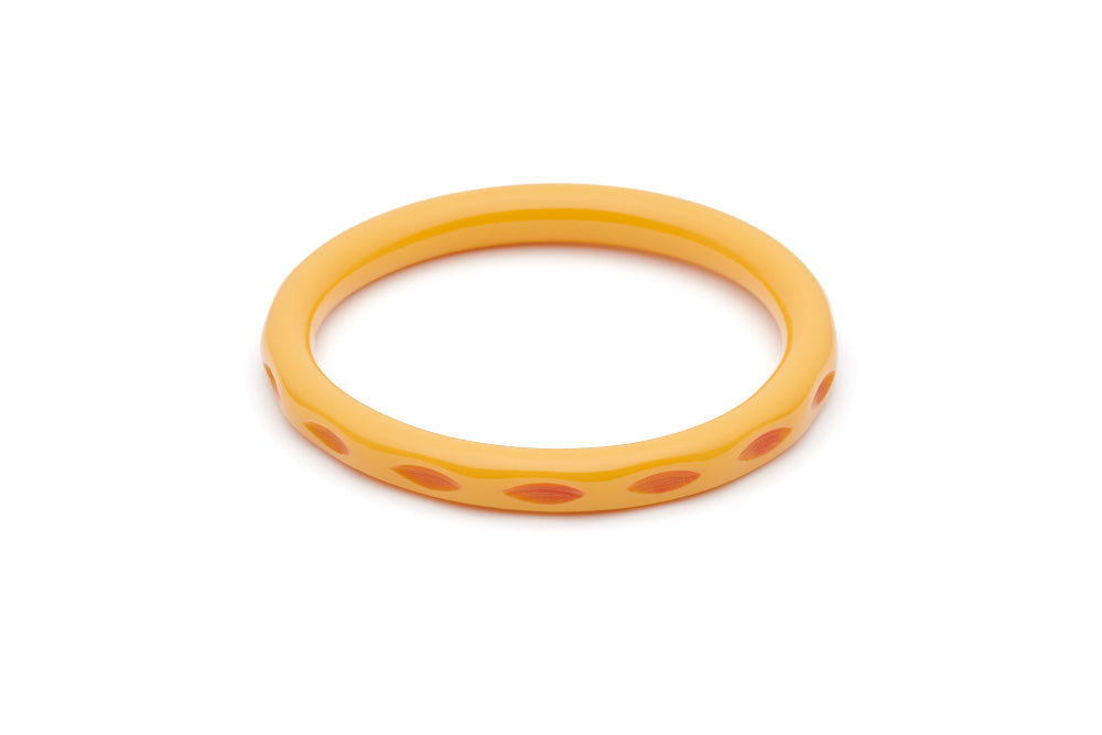 Splendette vintage inspired 1950s Bakelite style peachy yellow Duotone fakelite Narrow Honeysuckle Carved Bangle in Duchess size