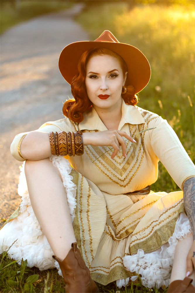 Midi Walnut Carved Duchess Bangle