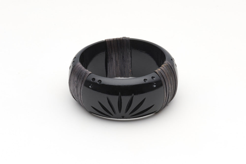 Splendette vintage inspired 1940s 1950s Bakelite Style black carved fakelite Wide Panther Dark Cane Bangle in smaller Maiden size