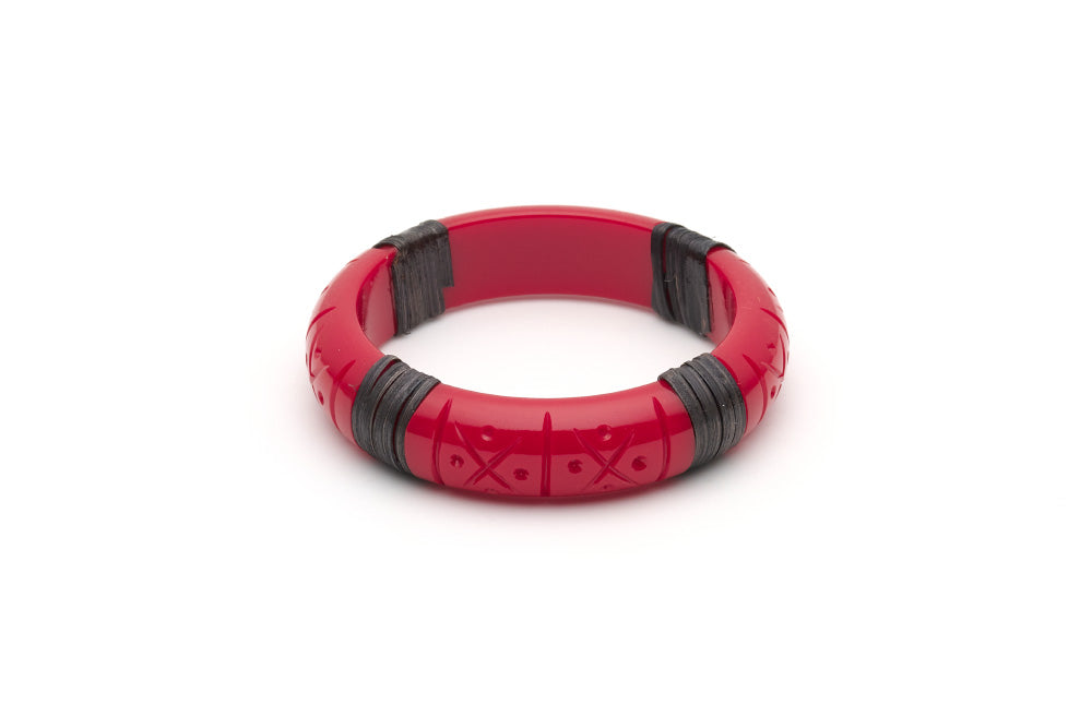 Splendette vintage inspired 1940s 1950s tropical style carved red fakelite Midi Rosella Dark Cane Bangle in smaller Maiden size