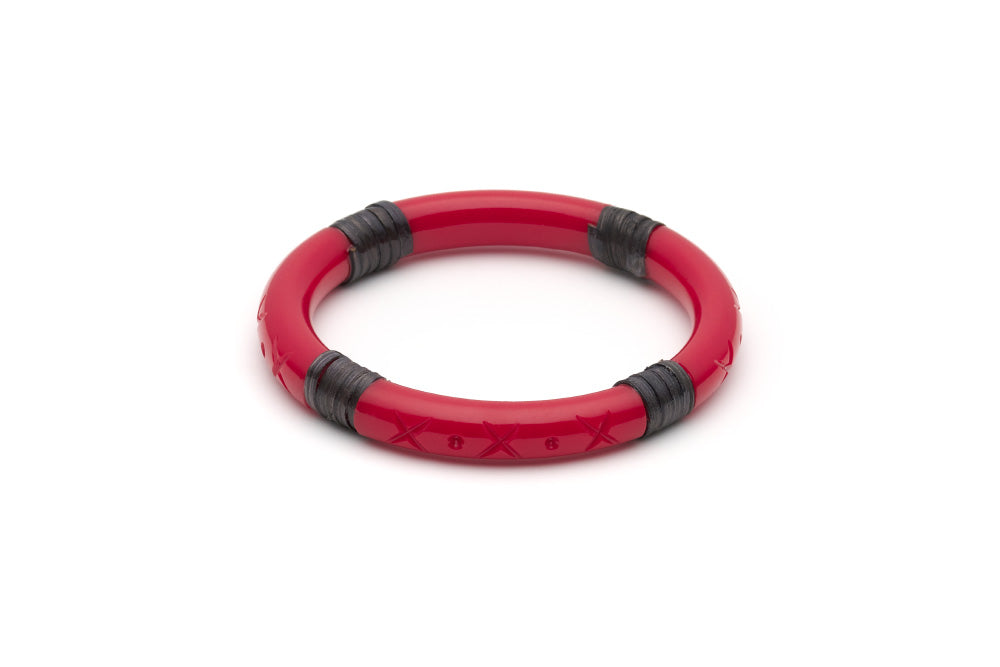 Splendette vintage inspired 1940s 1950s tropical style carved red fakelite Narrow Rosella Dark Cane Bangle in Classic size