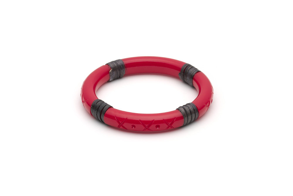 Splendette vintage inspired 1940s 1950s tropical style carved red fakelite Narrow Rosella Dark Cane Bangle in smaller Maiden size