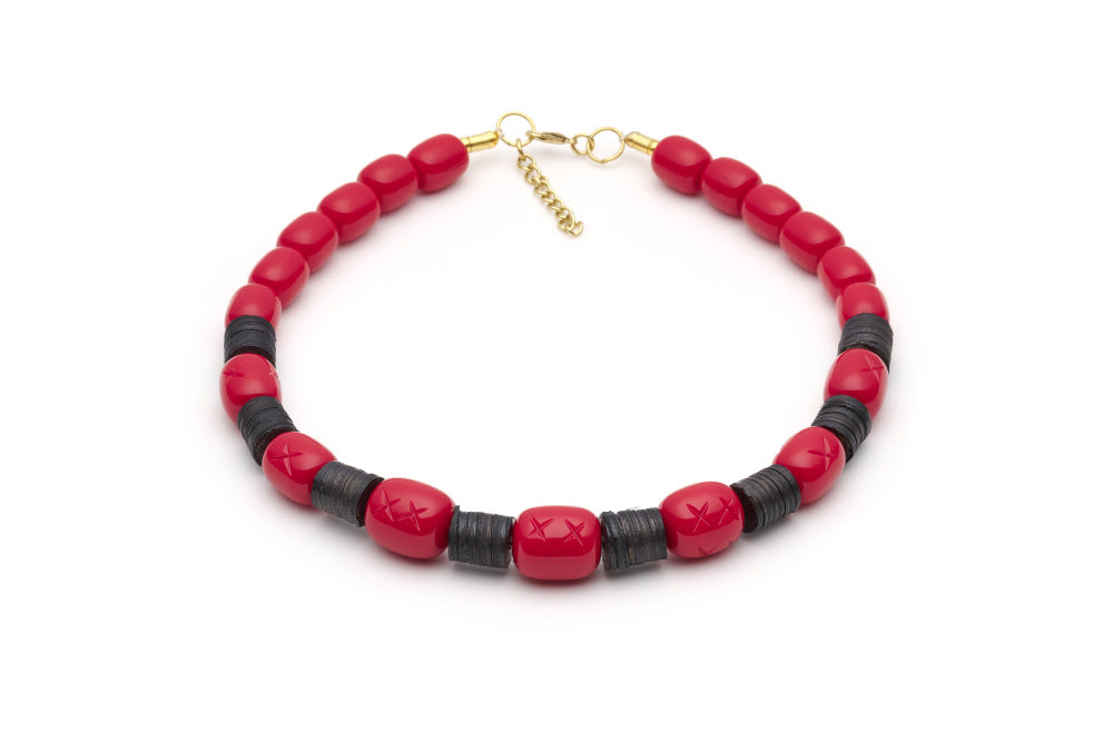 Splendette vintage inspired 1940s 1950s tropical style carved red fakelite Rosella Dark Cane Bead Necklace