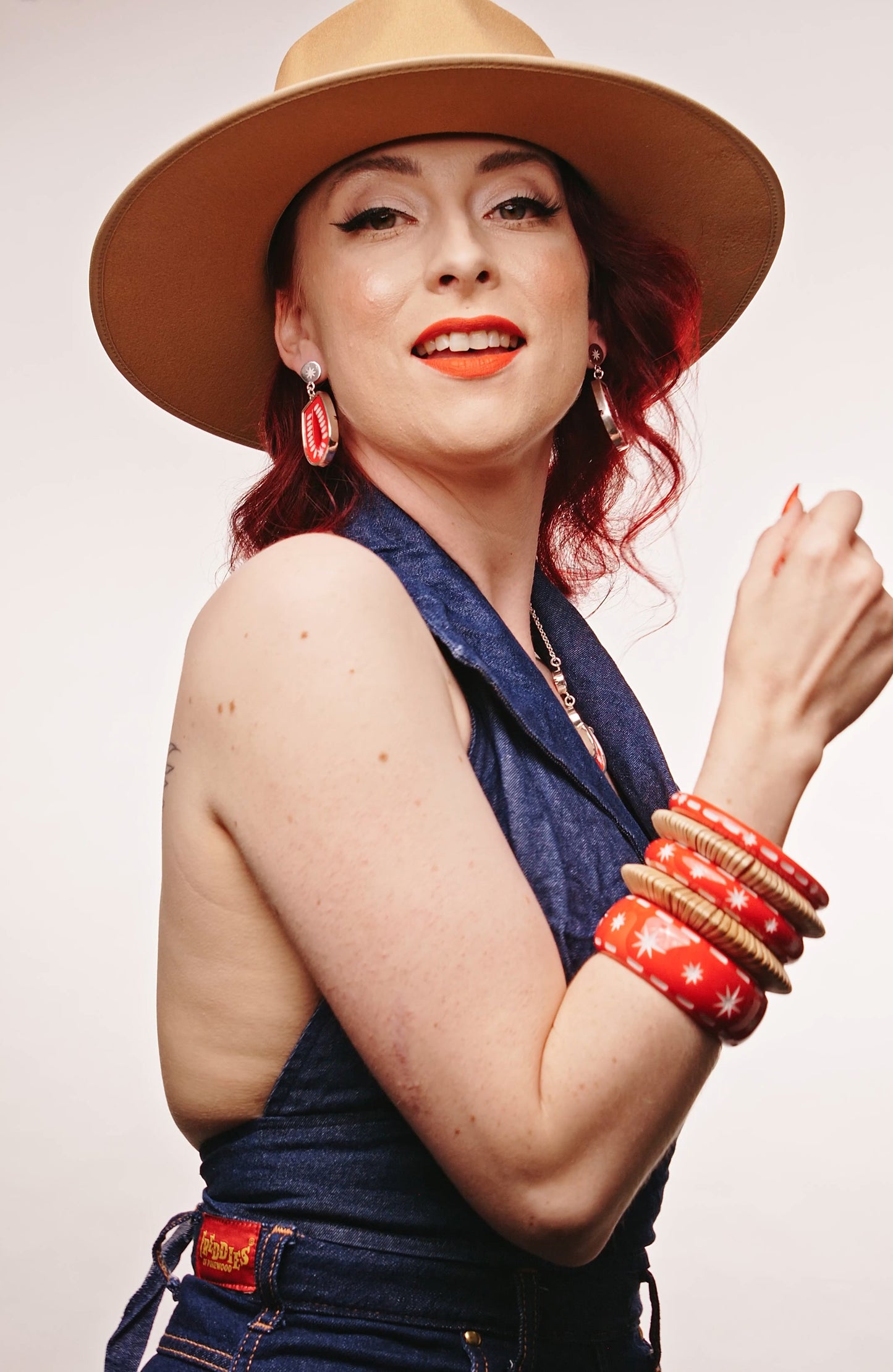 Midi Necktie Red Bangle
