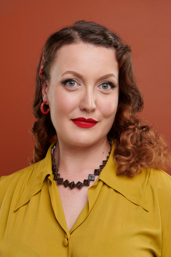 Splendette vintage inspired 1940s Bakelite style fakelite jewellery Golden Amber Hair Barette and Hoop Earrings, Golden Espresso Necklace close up