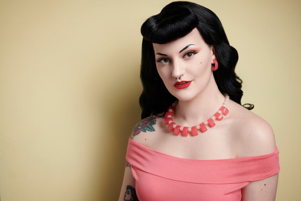 Rose Fakelite Bead Necklace