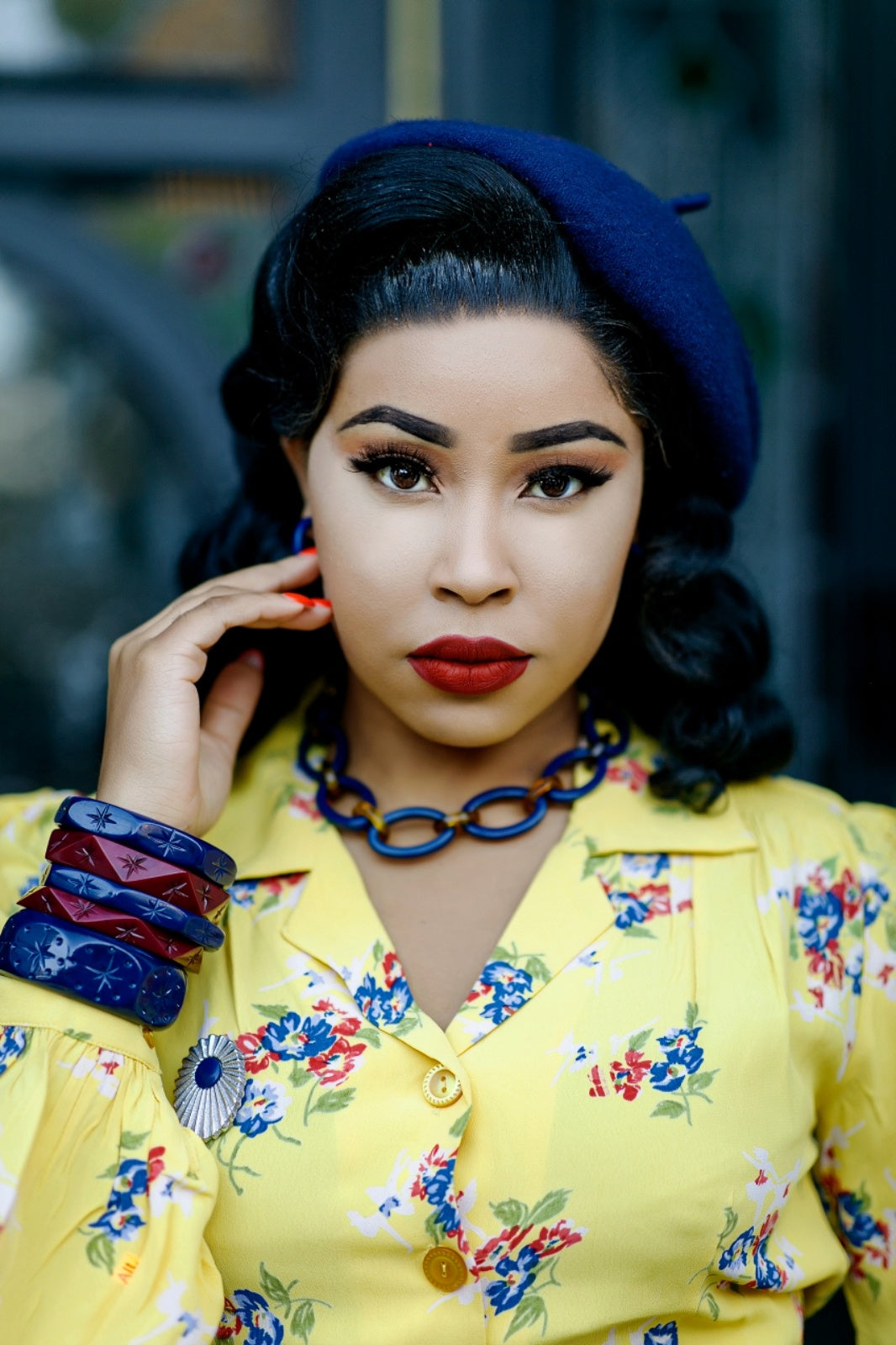 Splendette vintage inspired 1940s style blue Darkness and deep pink purple Tayberry fakelite jewellery worn by model Lady Eccentrik B