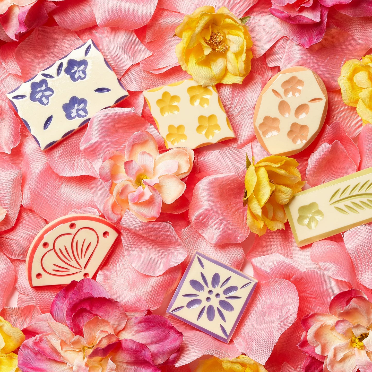 Splendette vintage inspired 1940s style floral pastel carved fakelite Cream Brooches flat lay