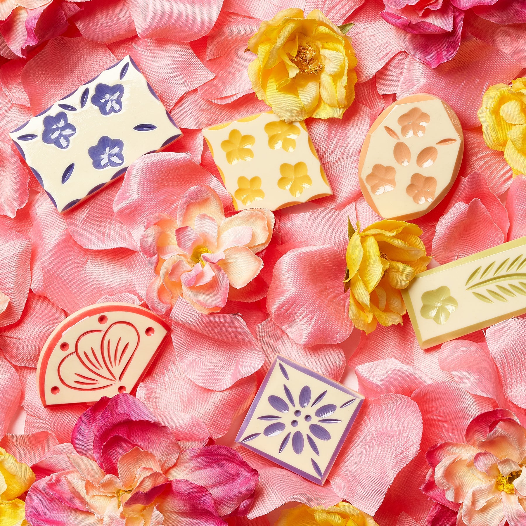 Splendette vintage inspired 1940s style floral pastel carved fakelite Cream Brooches flat lay