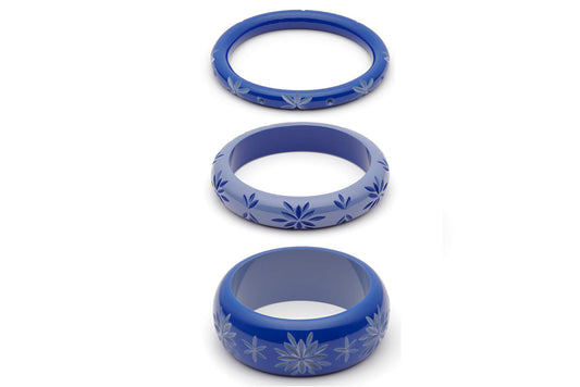 Splendette vintage inspired 1950s style blue carved Duotone fakelite Cornflower & Forget-Me-Not Stack of 3 Bangles 