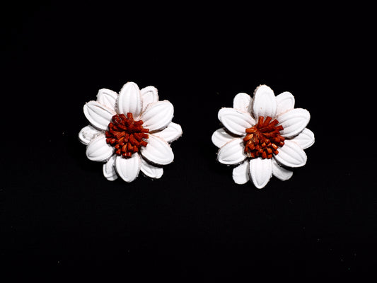 Daisy Earrings White