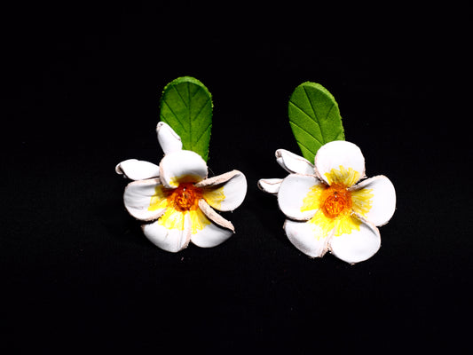Hibiscus Earring White
