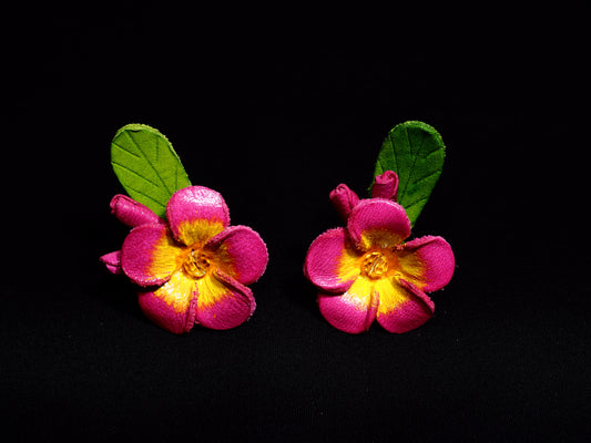 Hibiscus Earring Fuchsia