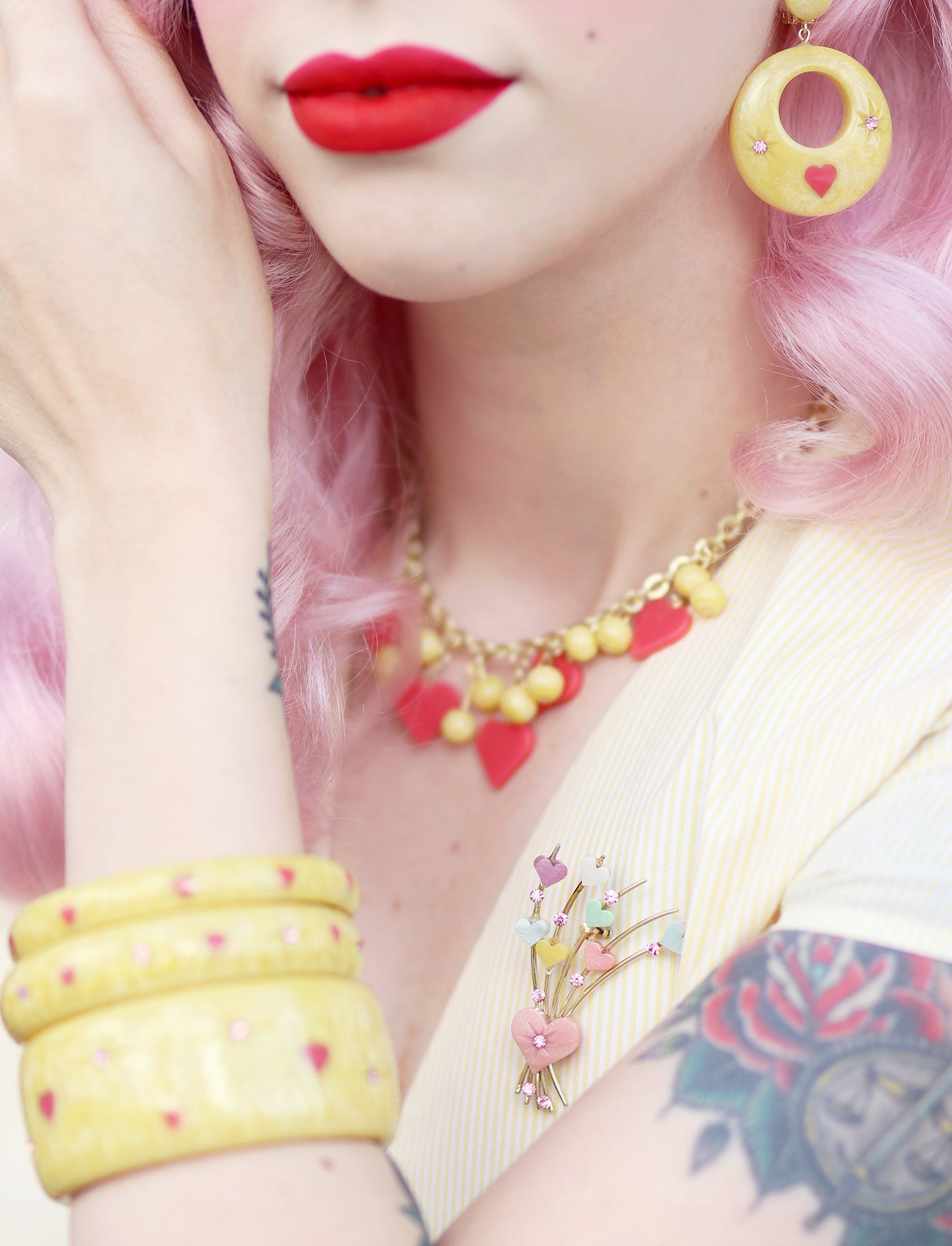 Splendette vintage inspired 1950s kitsch Valentine's style pastel yellow Honey Bunch jewellery worn by pin up model Dafna Bar-El