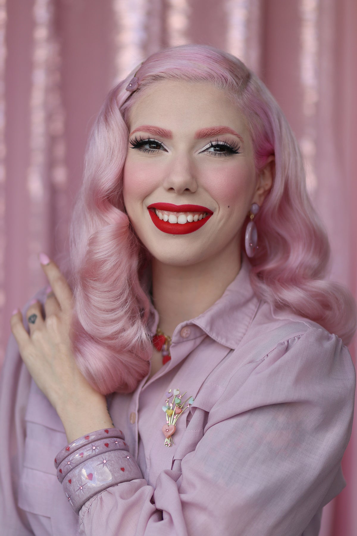 Splendette vintage inspired 1950s Valentine's style pastel purple Poppet jewellery worn by pin up model Dafna Bar-El