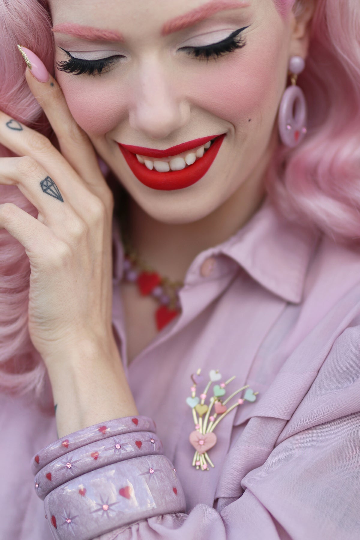 Splendette vintage inspired 1950s Valentine's style pastel purple Poppet jewellery worn by pin up model Dafna Bar-El