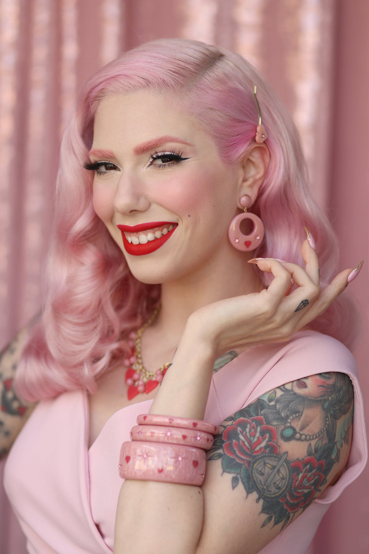 Splendette vintage inspired 1950s Valentine's style pink Sweet Cheeks fakelite jewellery worn by pin up model Dafna Bar-El