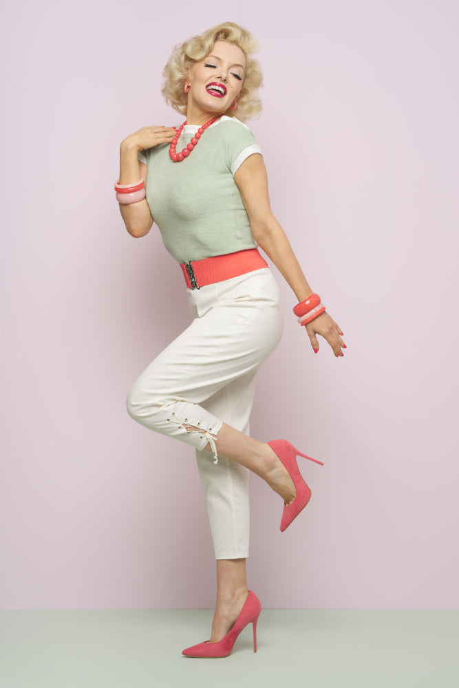 Marilyn Monroe lookalike Suzie Kennedy in Tropical Punch bangles