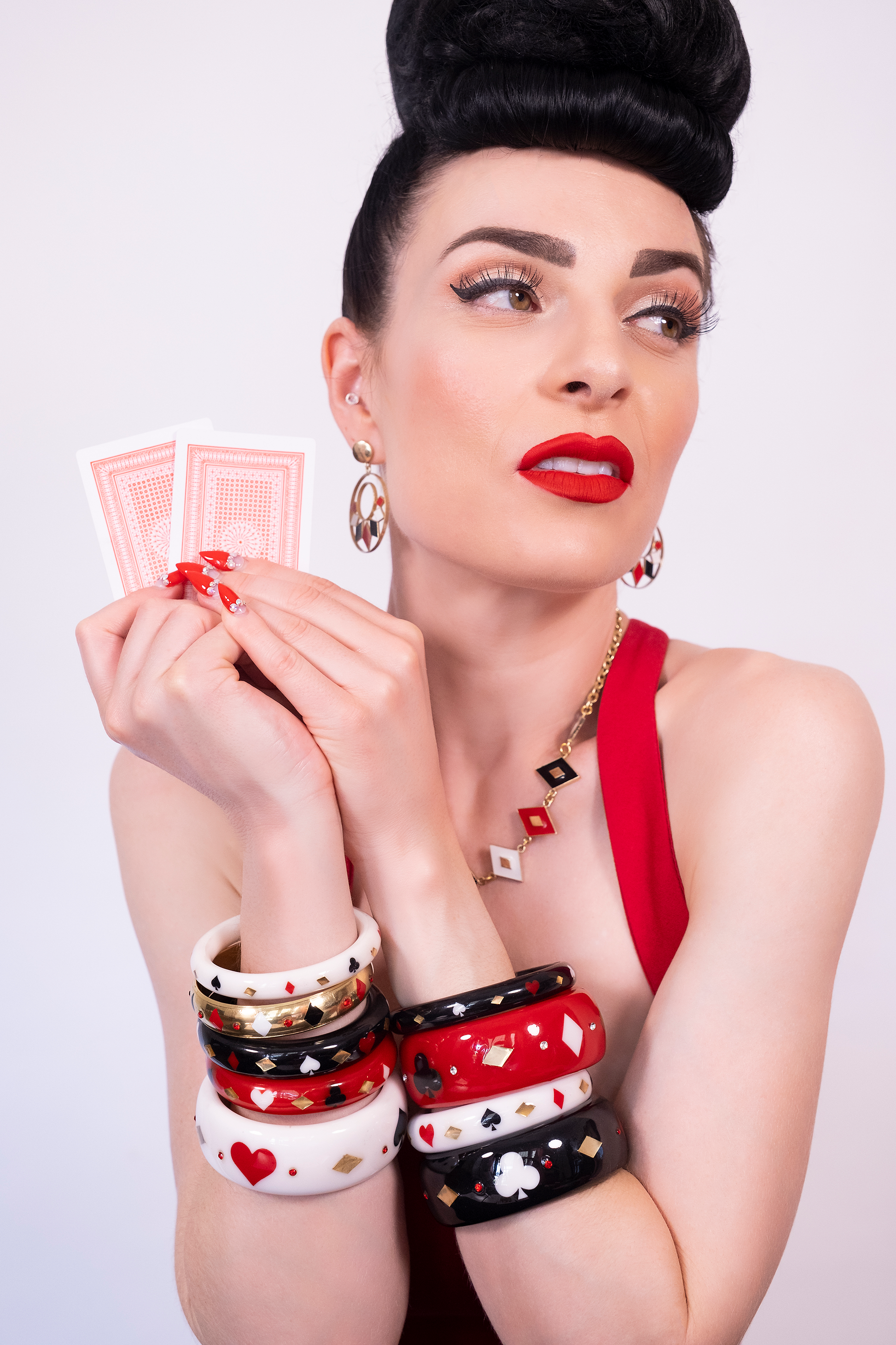 Splendette vintage inspired 1950s Las Vegas style jewellery worn by pin up model Lucy Luxe