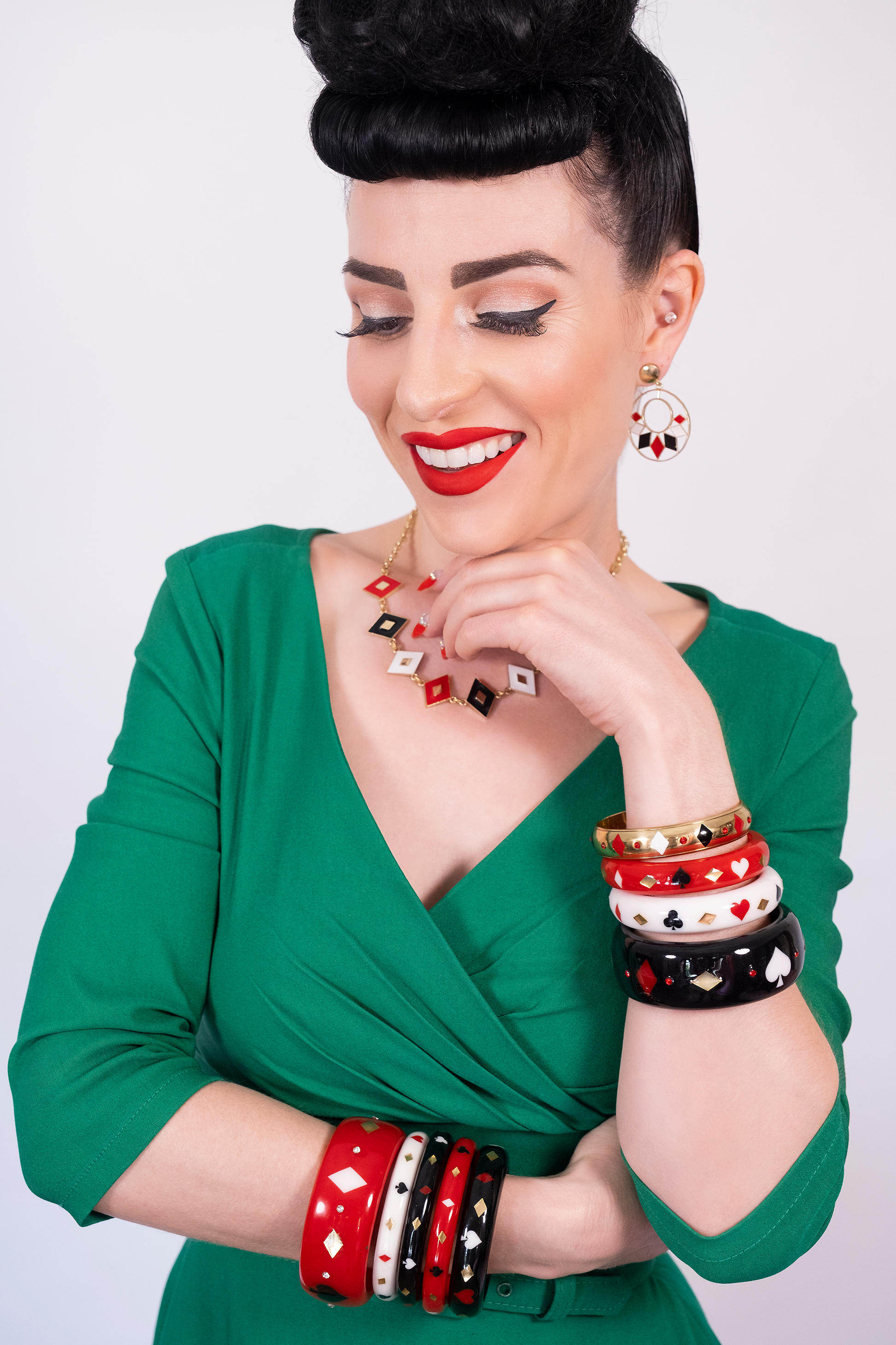 Splendette vintage inspired 1950s Las Vegas style jewellery worn by pin up model Lucy Luxe