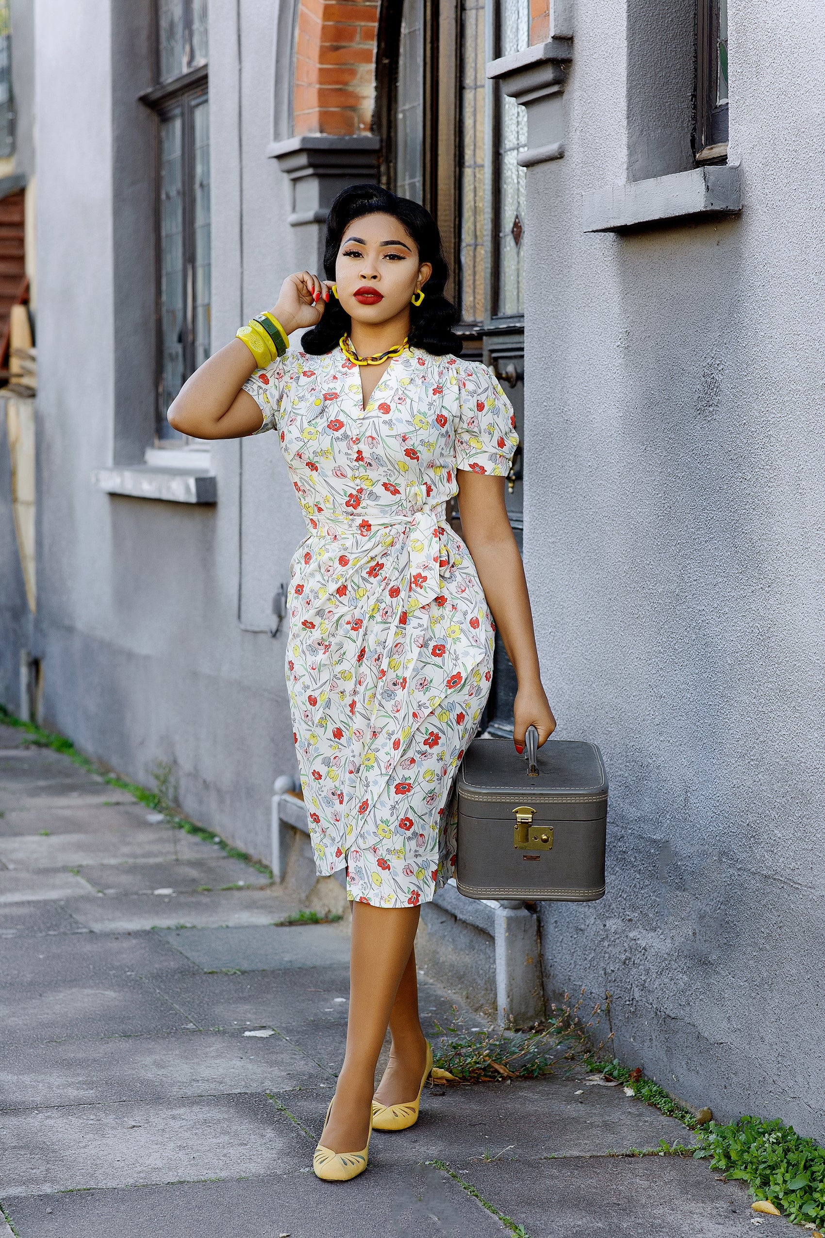 Splendette vintage inspired Bakelite style yellow Citrine fakelite jewellery worn by model Lady Eccentrik B