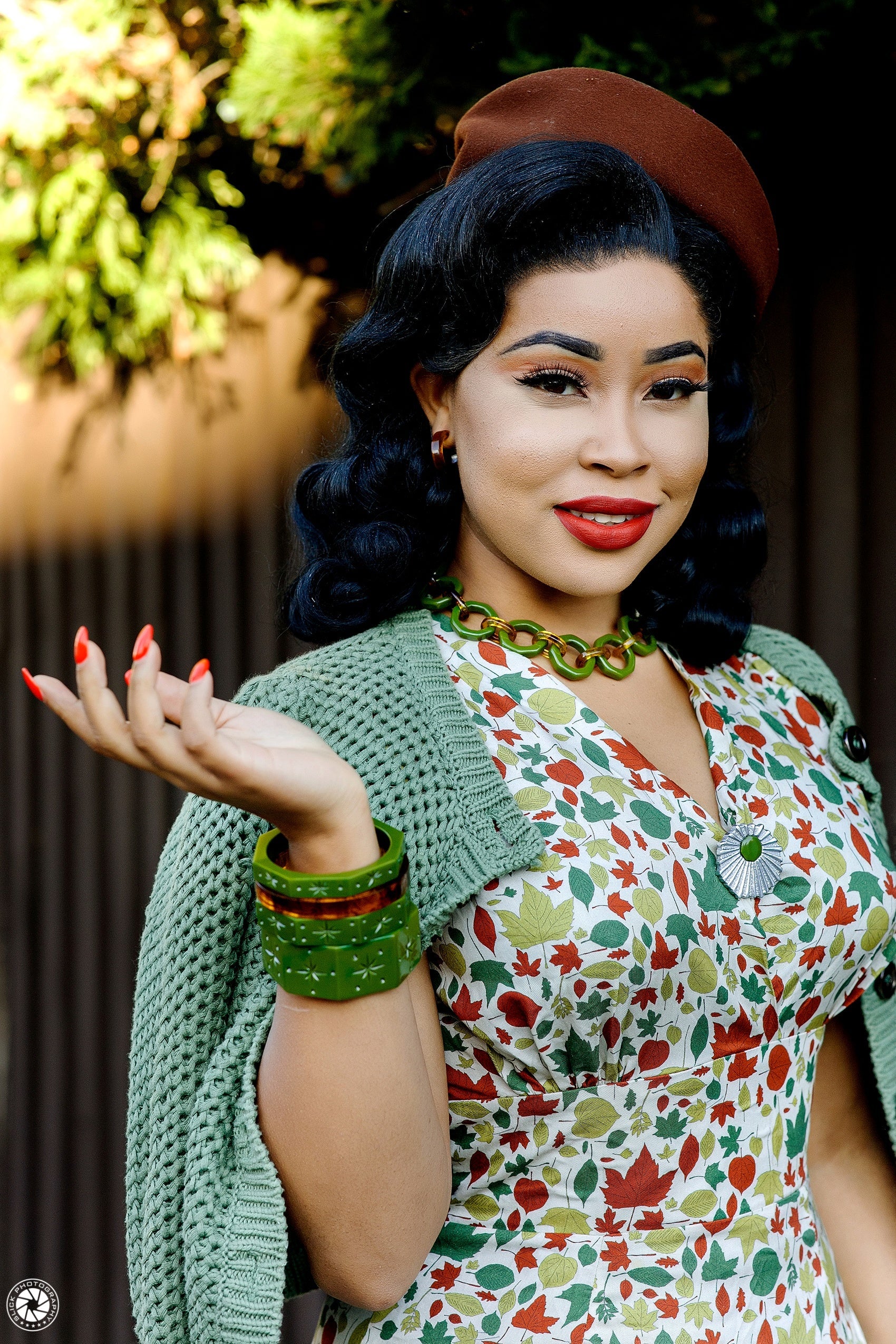 Splendette vintage inspired retro style green Khaki and tortoiseshell fakelite jewellery worn by model Lady Eccentrik B