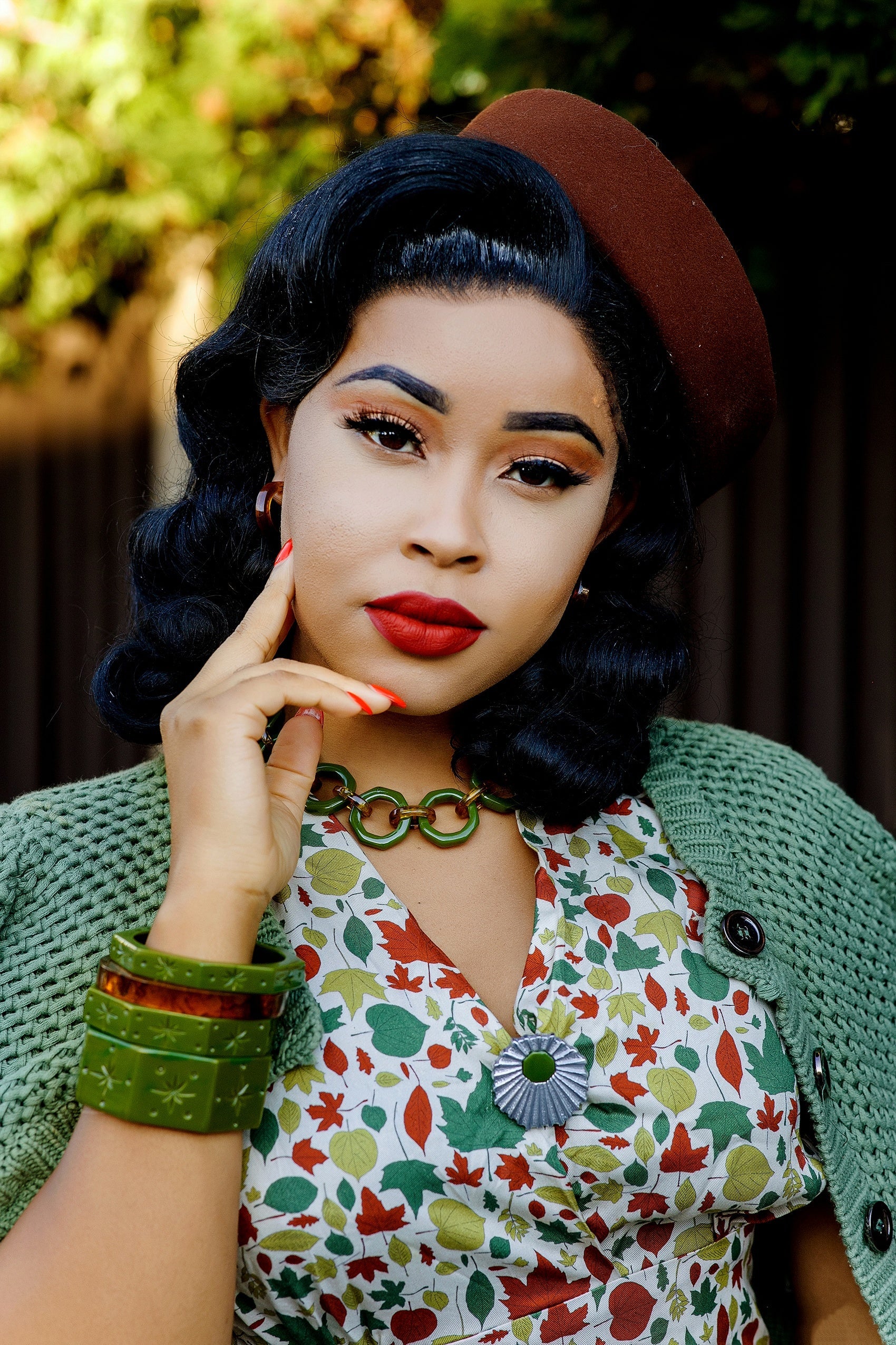 Splendette vintage inspired retro style green Khaki and tortoiseshell fakelite jewellery worn by model Lady Eccentrik B