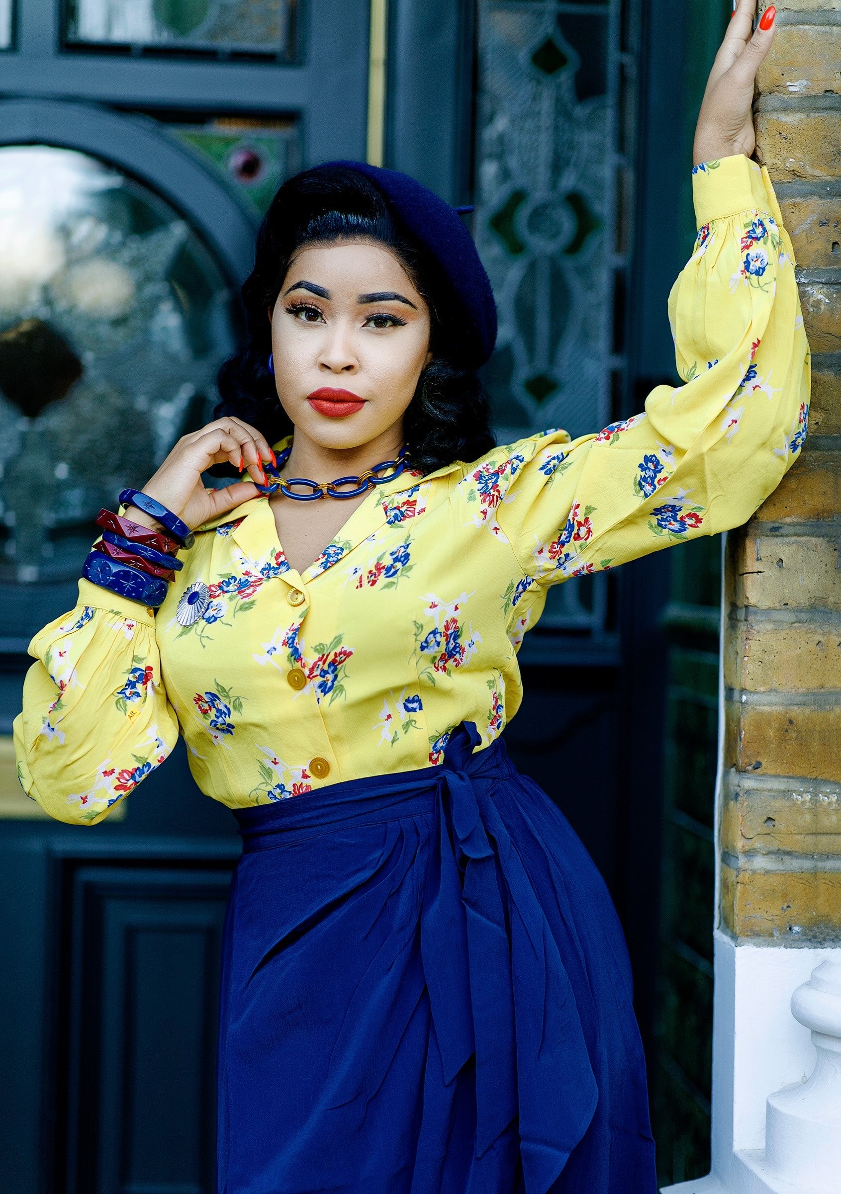 Splendette vintage inspired 1940s style blue Darkness and deep pink purple Tayberry fakelite jewellery worn by model Lady Eccentrik B