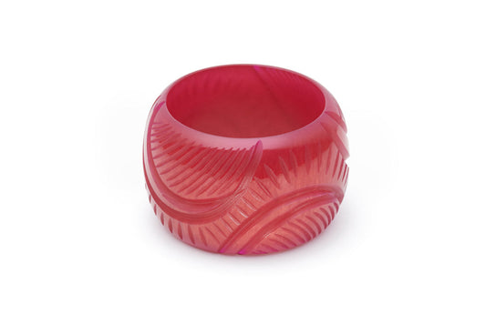Splendette vintage inspired 1940s style carved red Chunky Golden Bordeaux Fakelite Bangle in smaller Maiden size