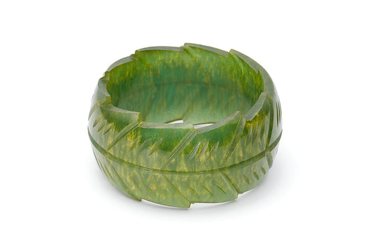 Splendette vintage inspired 1940s style carved green Chunky Golden Olive Fakelite Bangle in Classic size
