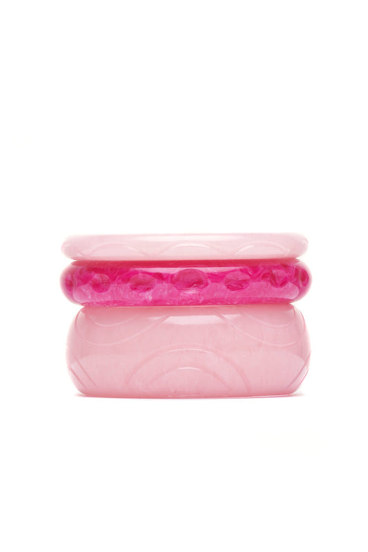 1950s Style Bangle Set of 3 in Pale Peach and Candy Fakelite