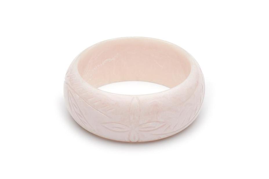 Wide Daisy White Fakelite Duchess Bangle