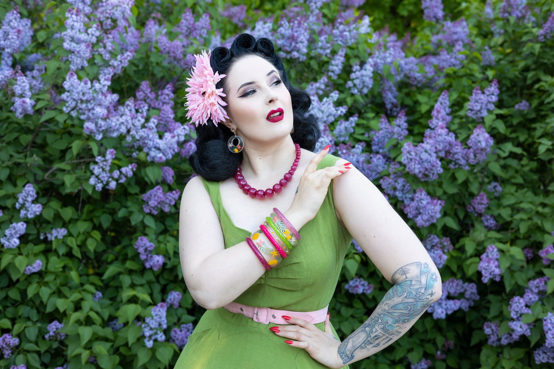Splendette vintage inspired 1950s retro tropical style Pineapple fakelite jewellery worn by pin up model