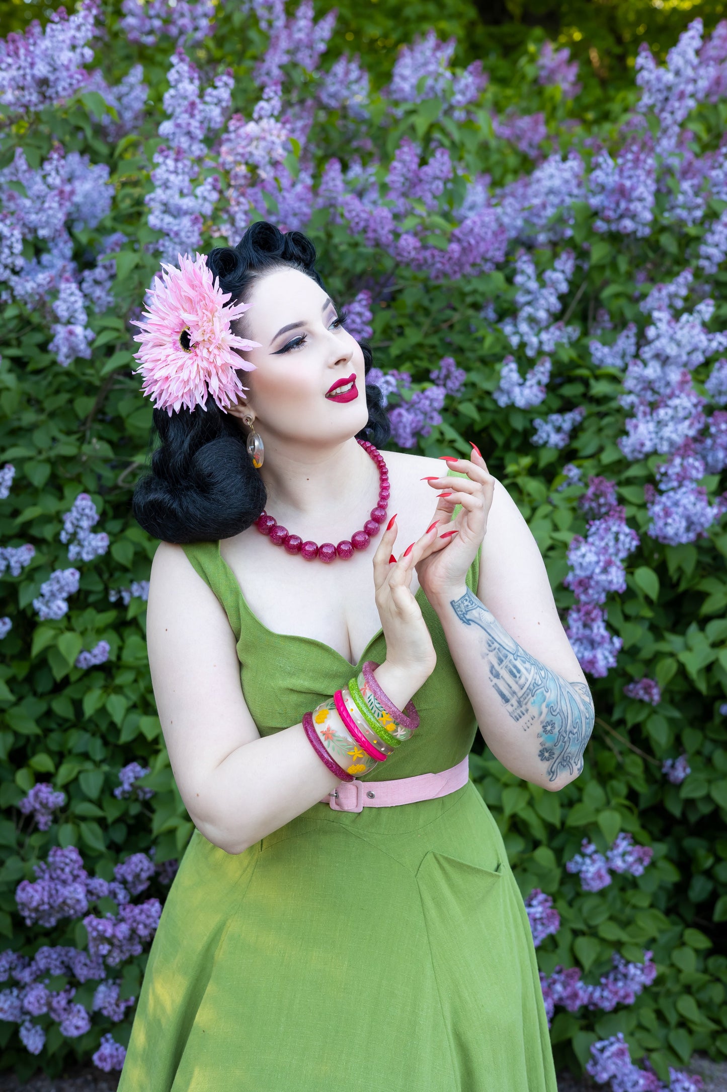 Splendette vintage inspired 1950s retro tropical style Pineapple fakelite jewellery worn by pin up model
