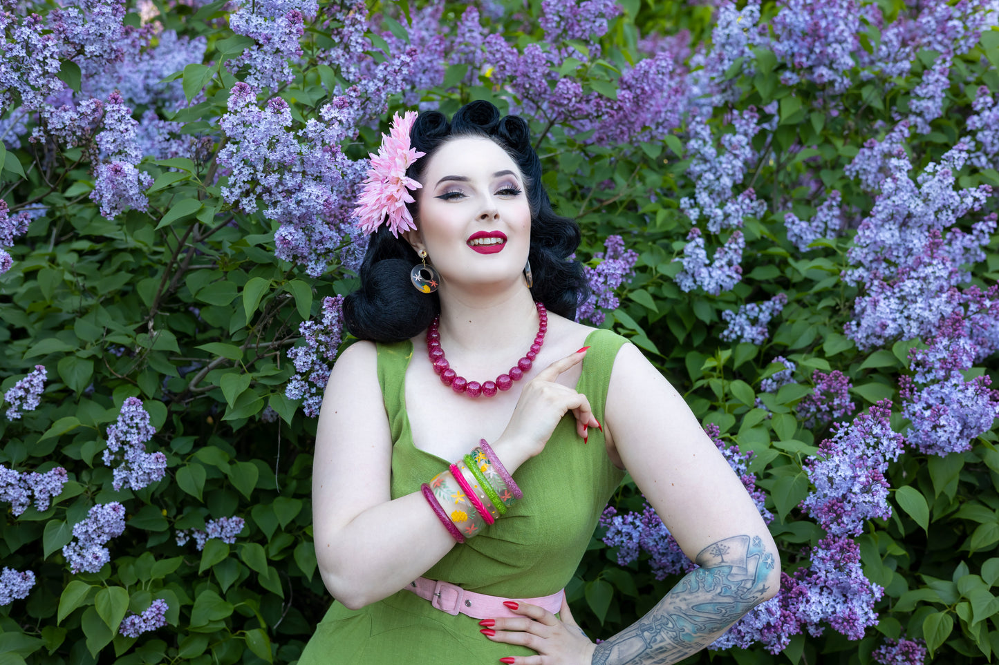Splendette vintage inspired 1950s retro tropical style Pineapple fakelite jewellery worn by pin up model