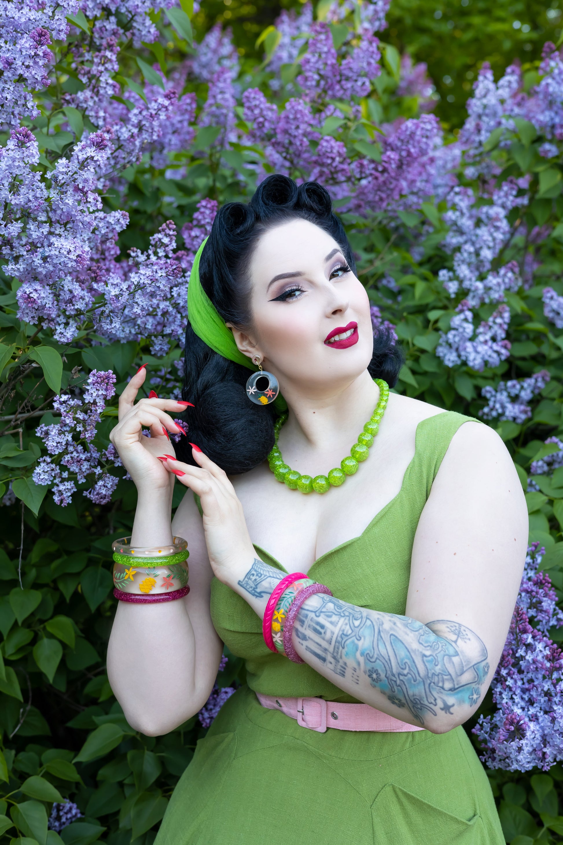 Splendette vintage inspired 1950s retro tropical style Pineapple fakelite jewellery worn by pin up model