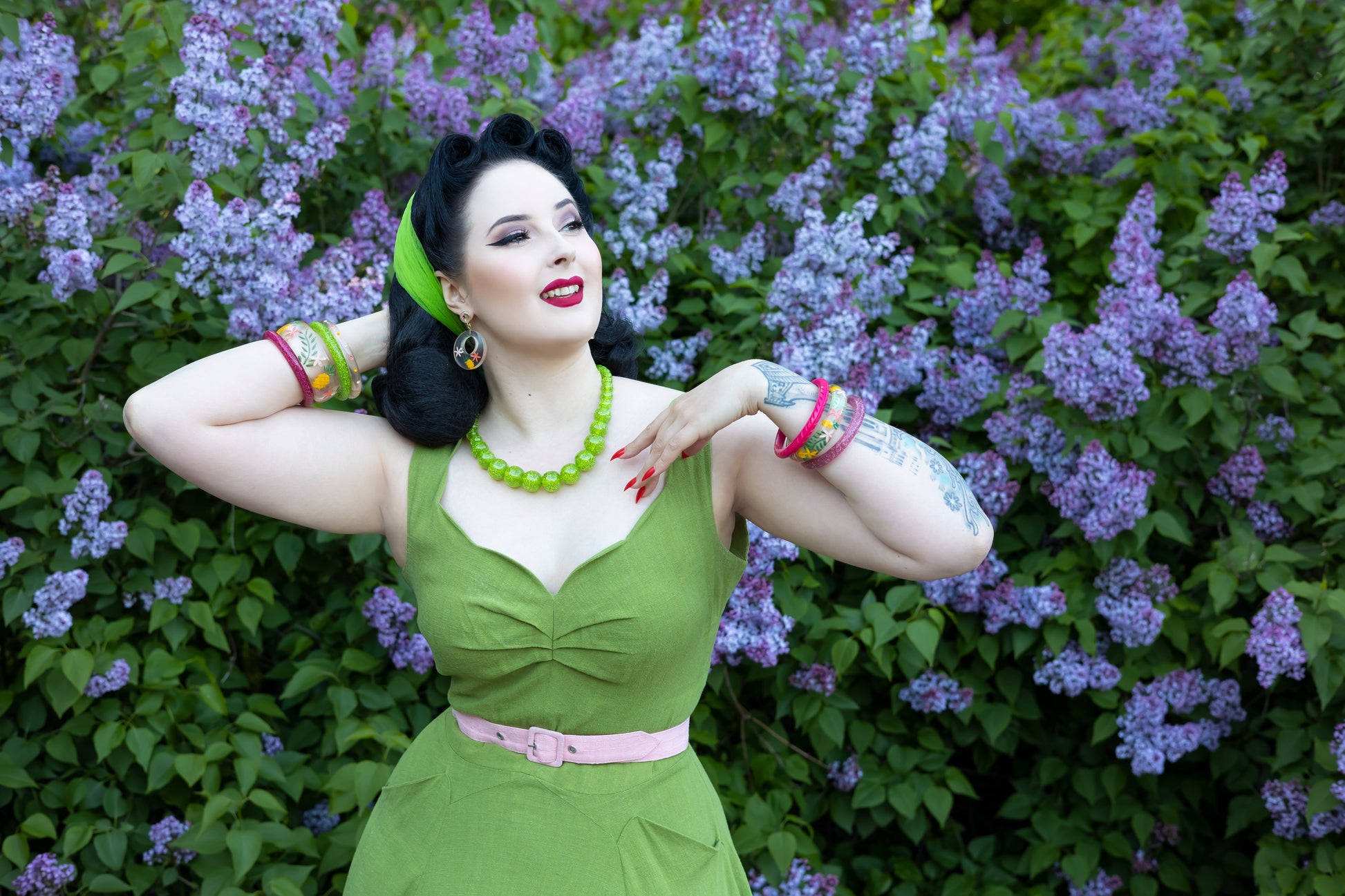 Splendette vintage inspired 1950s retro tropical style Pineapple fakelite jewellery worn by pin up model