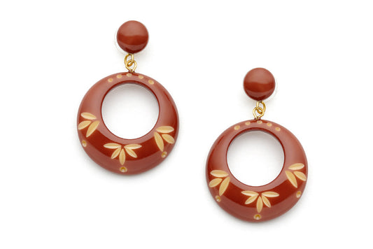 Splendette vintage inspired 1950s style brown carved Duotone fakelite Café Carved Drop Hoop Earrings