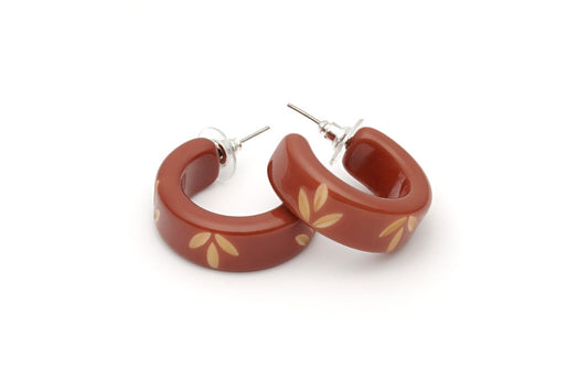 Splendette vintage inspired 1950s style brown carved Duotone fakelite Café Carved Hoop Earrings