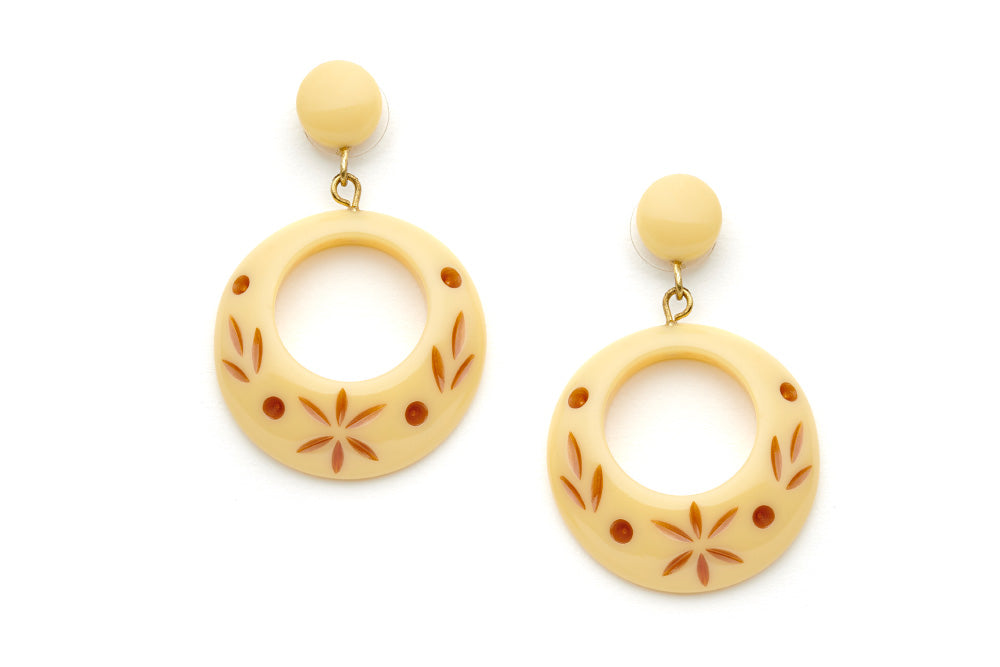 Splendette vintage inspired 1950s style cream carved Duotone fakelite Lait Carved Drop Hoop Earrings