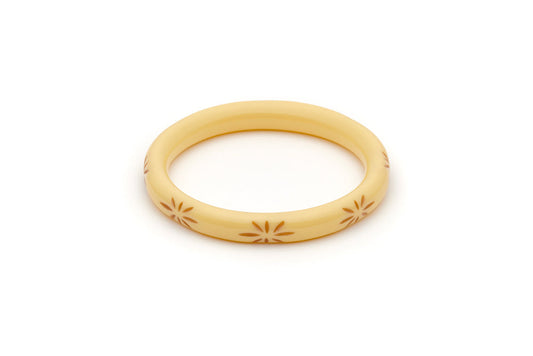 Splendette vintage inspired 1950s style cream carved Duotone fakelite Narrow Lait Carved Bangle in Classic size