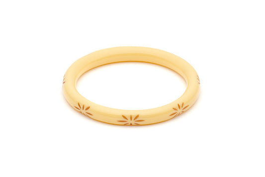 Splendette vintage inspired 1950s style cream carved Duotone fakelite Narrow Lait Carved Bangle in Duchess size