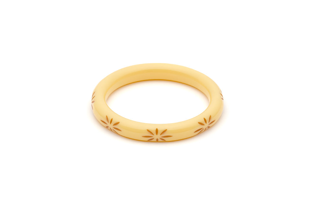 Splendette vintage inspired 1950s style cream carved Duotone fakelite Narrow Lait Carved Bangle in Maiden size
