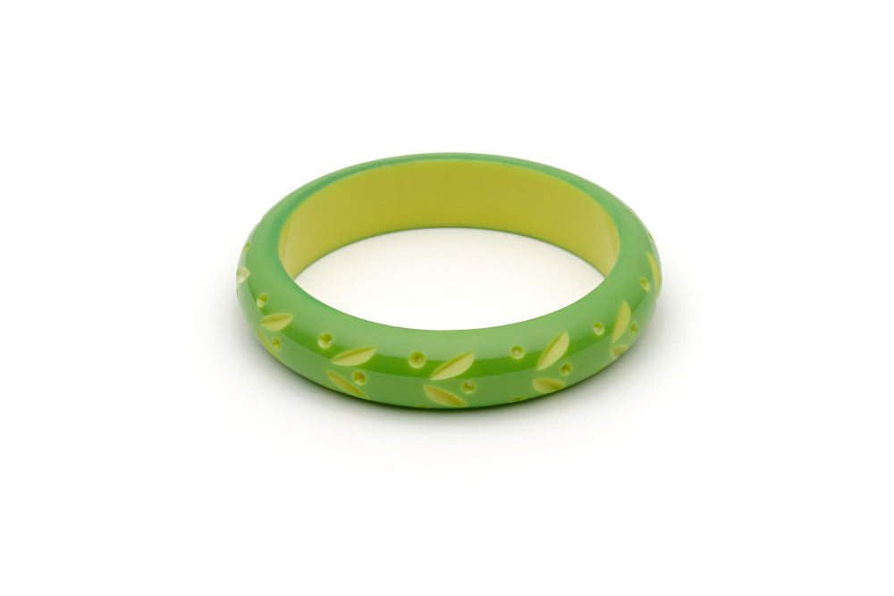 Splendette vintage inspired 1950s style green Duotone fakelite Midi Lime Carved Bangle in Classic size