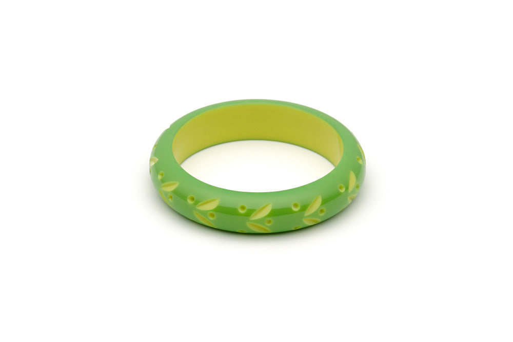 Splendette vintage inspired 1950s style green Duotone fakelite Midi Lime Carved Bangle in Maiden size