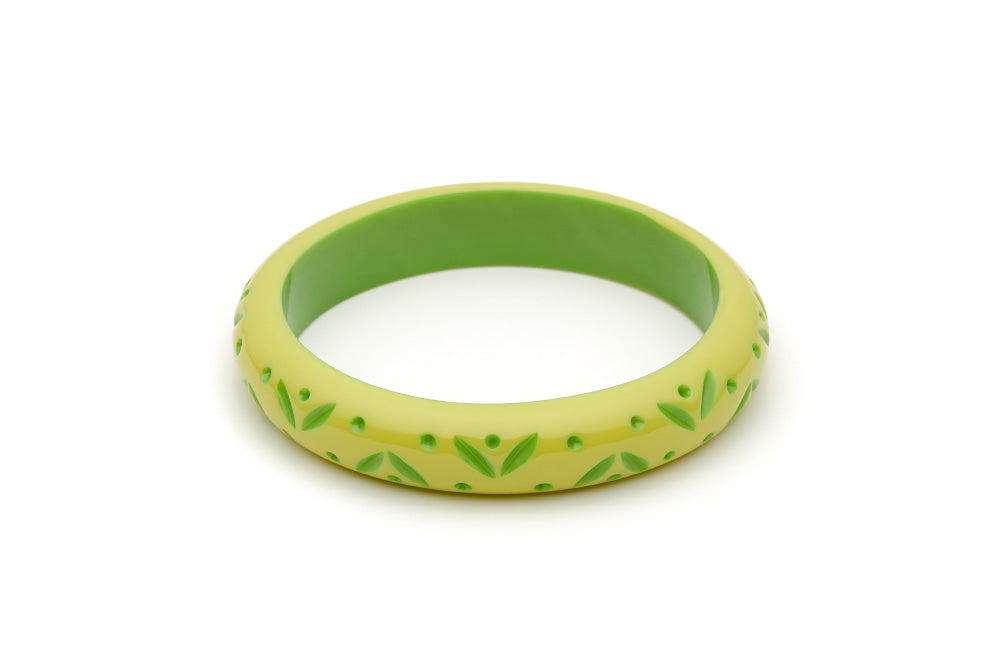 Splendette vintage inspired 1950s style Spring 2021 bright green Duotone fakelite Midi Zest Carved Bangle in Duchess size